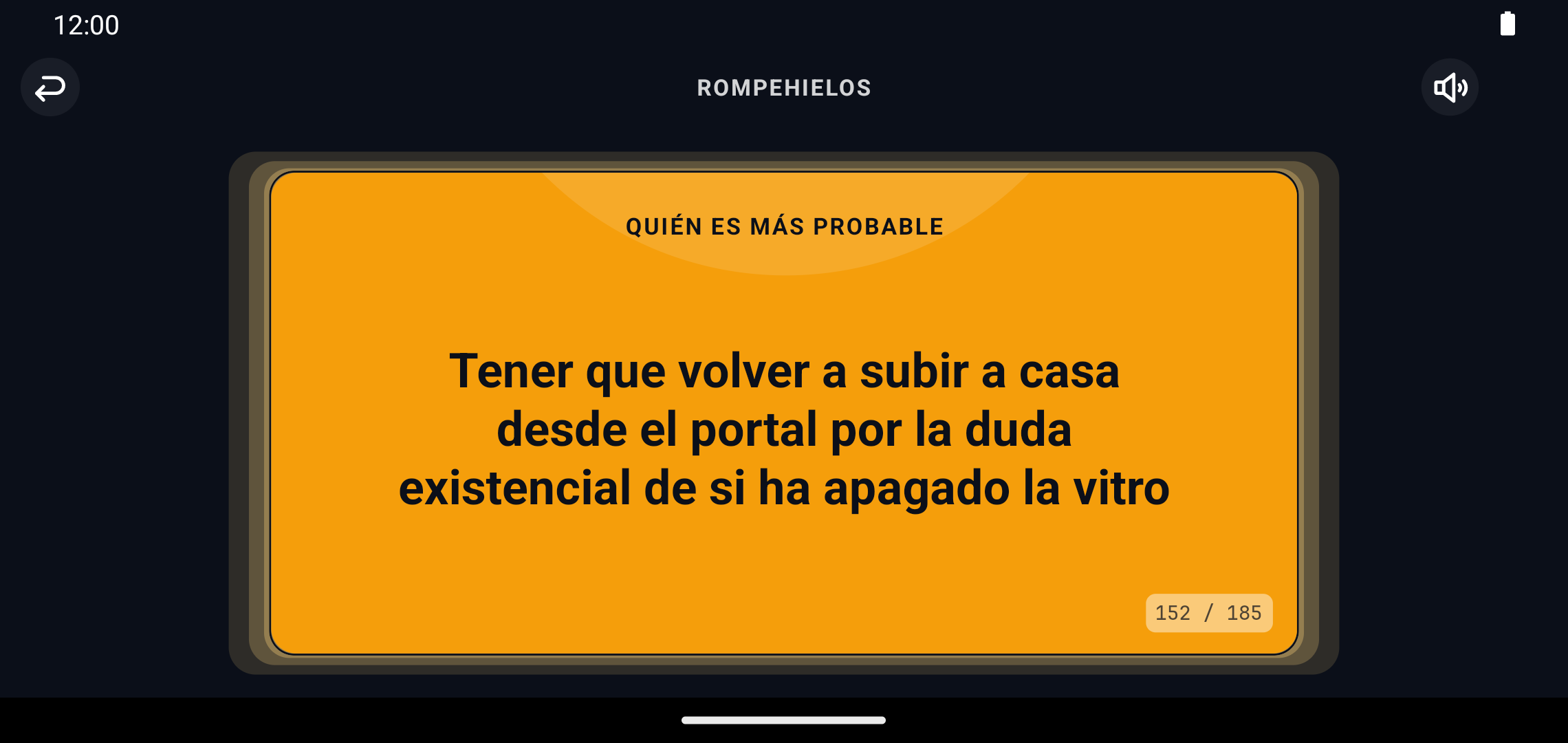 Tarjeta «Quién es más probable» del mazo Rompehielos en un teléfono
